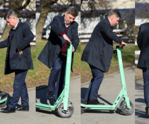 Jan Grabiec na hulajnodze