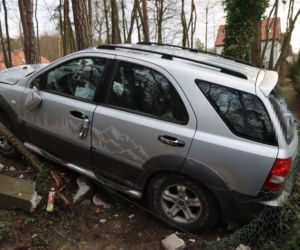Staranował płot SUV-em i zniknął! Niecodzienne zdarzenie w Świnoujściu