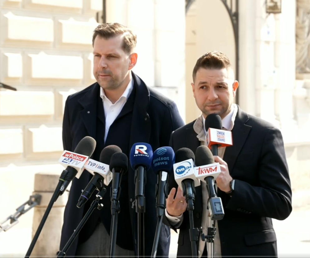 Jaki i Bocheński przyszli przed UW, bo nie wpuszczono ich na uczelnię. Doszło do spięcia ze studentami