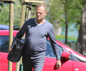 Donald Tusk i tajemnicza przesyłka