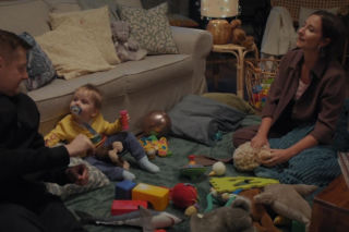 M jak miłość odc. 1930. Paweł (Rafał Mroczek), Antoś (Mikołaj Jankowski), Agnes (Amanda Mincewicz)