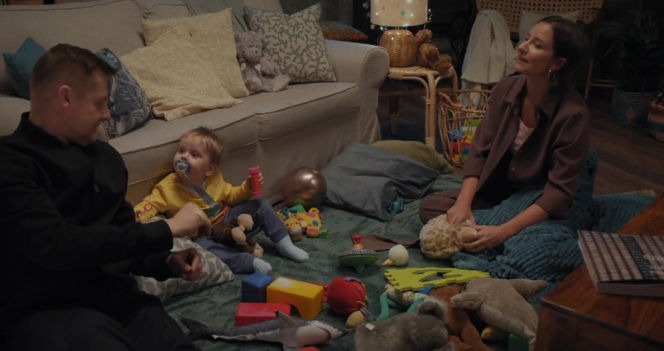 M jak miłość odc. 1930. Paweł (Rafał Mroczek), Antoś (Mikołaj Jankowski), Agnes (Amanda Mincewicz)