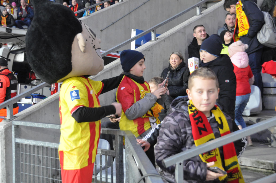 Korona Kielce - Legia Warszawa. Zdjęcia kibiców na Suzuki Arenie
