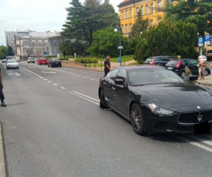 Tarnów. Kolizja z udziałem maserati na ulicy Mickiewicza