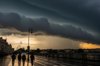 IMGW: Najbliższe dni z pochmurną pogodą. Gdzie spadną deszcze i burze?