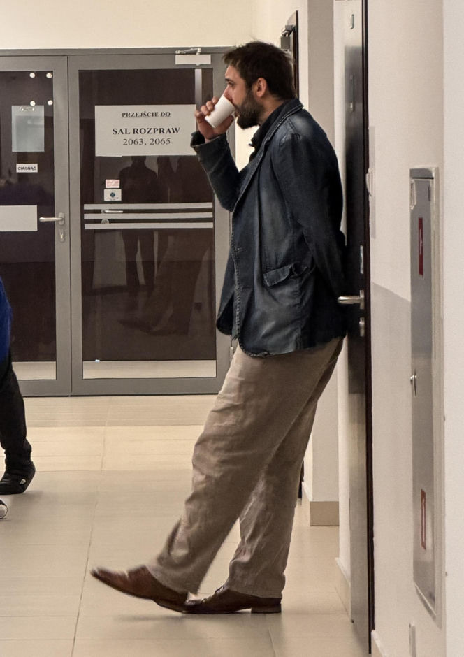 Rozwód Gąsiorowskiej i Żurawskiego w toku! Aktor czekał pod salą z kubkiem w ręku