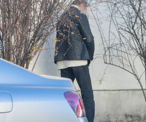 Jolanta Kwaśniewska poszła załatwić sprawy. Jej kierowca w tym czasie...Fuj! Jak tak można?!