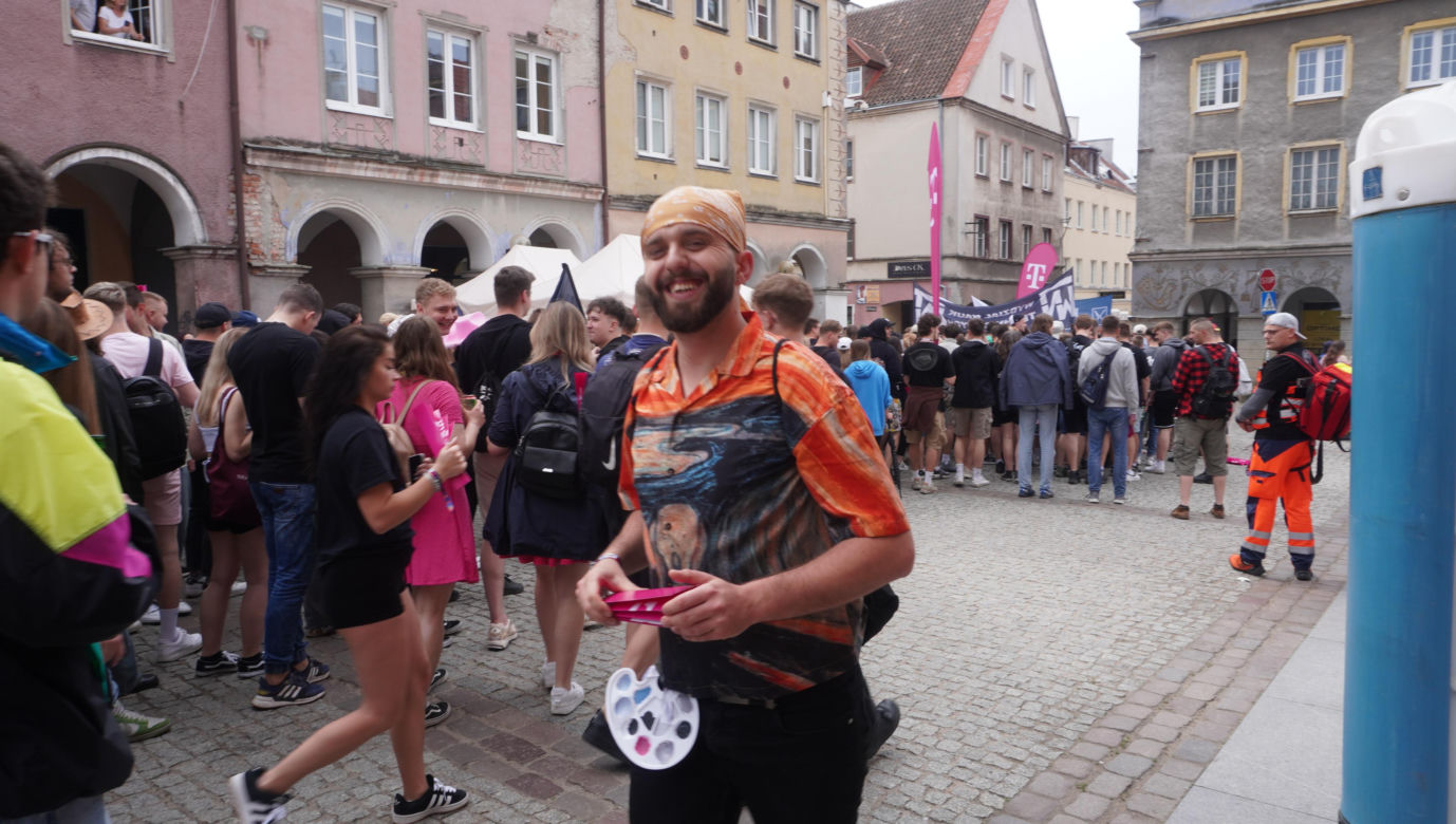 Kortowiada 2024. Parada Wydziałów przeszła ulicami miasta. Studenci tłumnie wzięli udział w imprezie