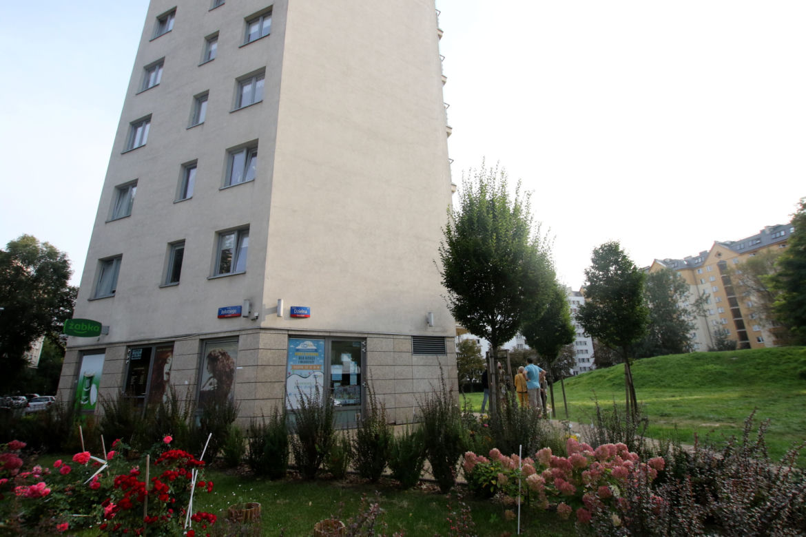 Osiedle grozy. Deweloper planuje blok oddalony o 4 metry od balkonów