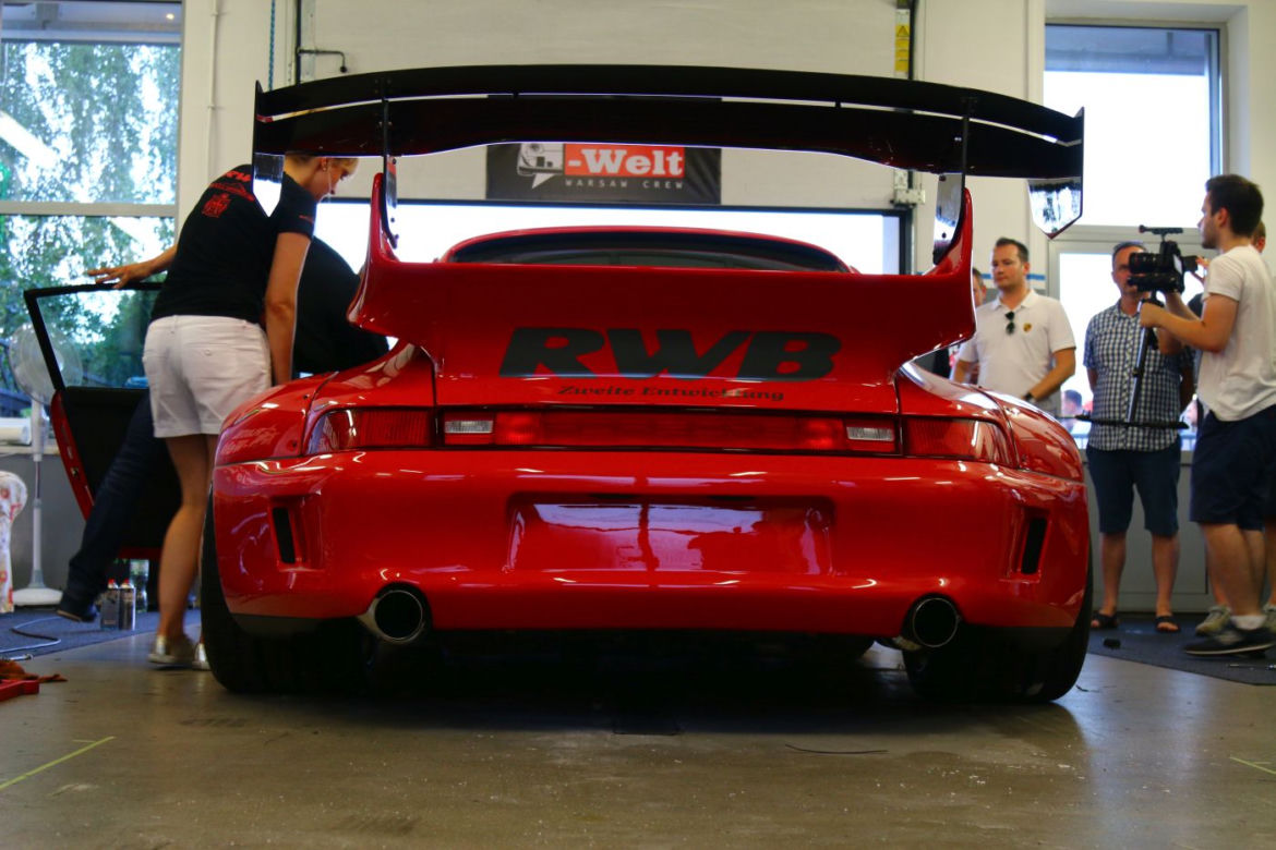 Akira Nakai San buduje Porsche 911 RWB