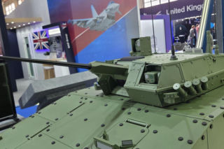 Borsuk i Ciężki BWP w Rijadzie. HSW prezentuje najnowocześniejszy sprzęt na światowych targach