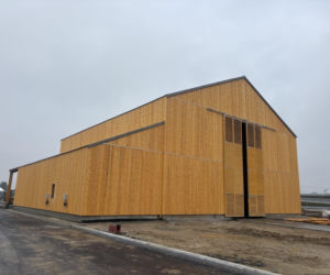 Na autostradzie A2 na wschód od Warszawy prace idą pełną parą, zarówno w dzień, jak i po zmroku