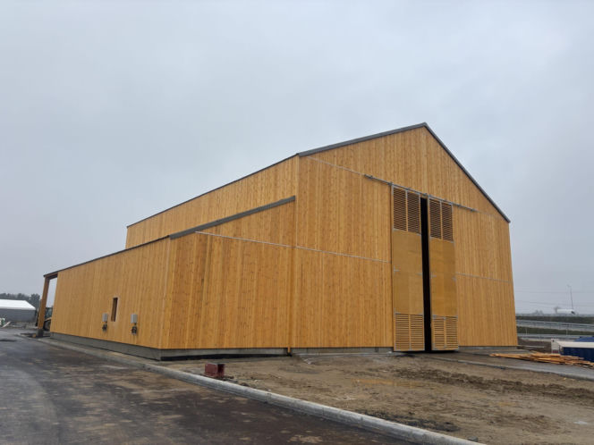Na autostradzie A2 na wschód od Warszawy prace idą pełną parą, zarówno w dzień, jak i po zmroku