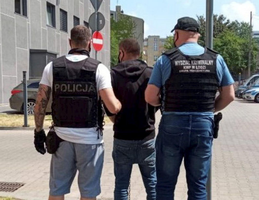 Zatłukli biznesmena trzonkami siekier. Jeden z morderców wciąż na wolności
