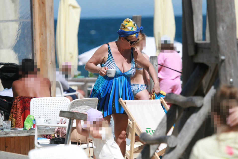 Justyna Sieńczyłło na plaży