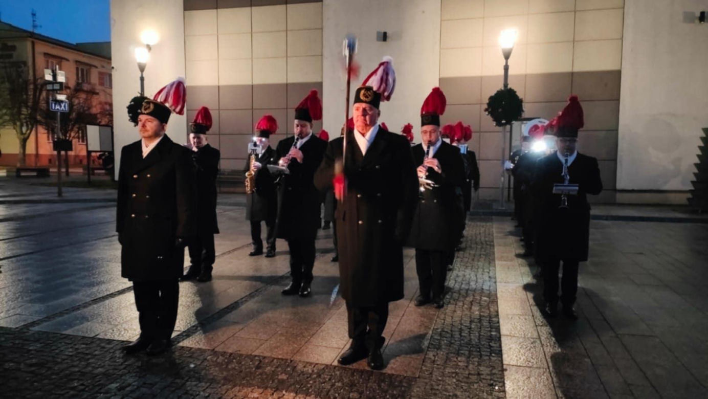 Górnicy obudzili mieszkańców Bełchatowa. Rozpoczęły się obchody Barbórki