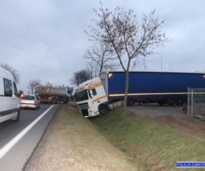 Pijany kierowca tira wjechał do rowu