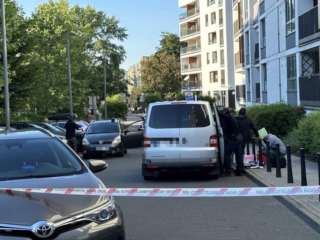 Wielka akcja ABW na warszawskim Gocławiu. Jedna osoba zatrzymana, podejrzane przedmioty w samochodzie