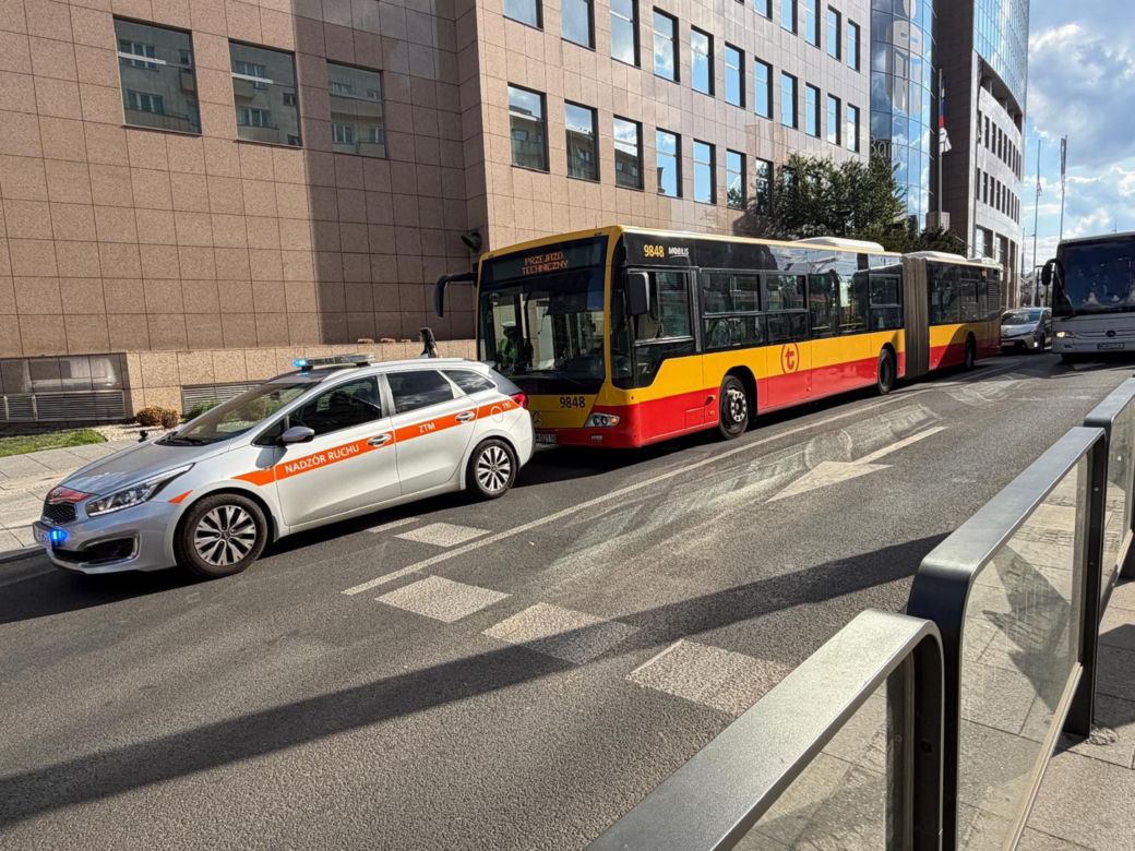 Kobieta przewróciła się w autobusie i zmarła
