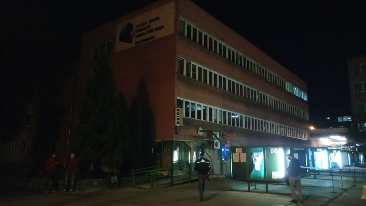 Protest górników się zaostrza. Pod ziemią strajkują blisko 100 osób. Górnicy są wściekli, zapowiadają ogromną maninfestację [ZDJĘCIA]
