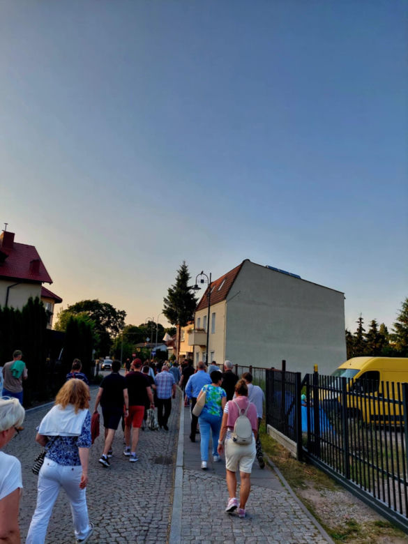 Magiczna Noc Świętojańska w Starym Fordonie. Spacer pod gwiazdami przyciągnął bydgoszczan i turystów