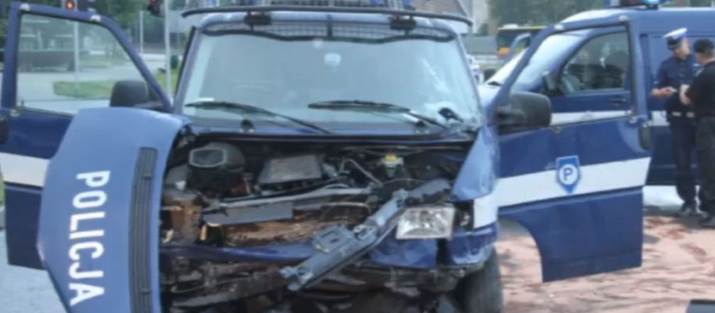 Wypadek w Kielcach - audi wjechało w radiowóz
