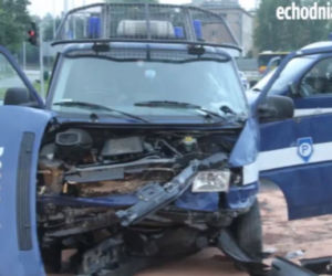 Wypadek w Kielcach - audi wjechało w radiowóz