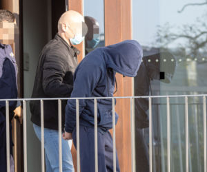 Dźgnął w plecy, nagrały go kamery sądu