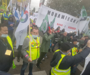 Protest górników w Warszawie. Co się dzieje przed siedzibą Prawa i Sprawiedliwości? [UTRUDNIENIA]