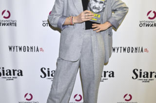 Markowska przytulała męża, Ostałowska zaskoczyła sylwetką, Ścibakówna błyszczała na premierze biografii Rewińskiego