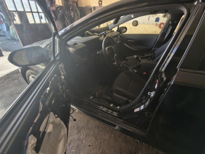 20 zarzutów za paserstwo. Rozbierali auta pod Wołominem. "Kobra" likwiduje samochodową dziuplę!