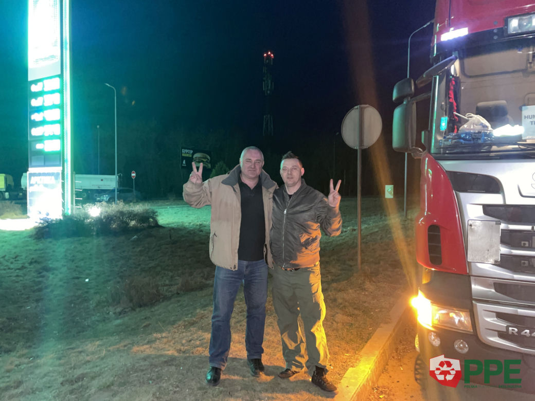Gwiazdor disco polo jechał z pomocą humanitarną na Ukrainę. Dookoła wybuchały bomby!