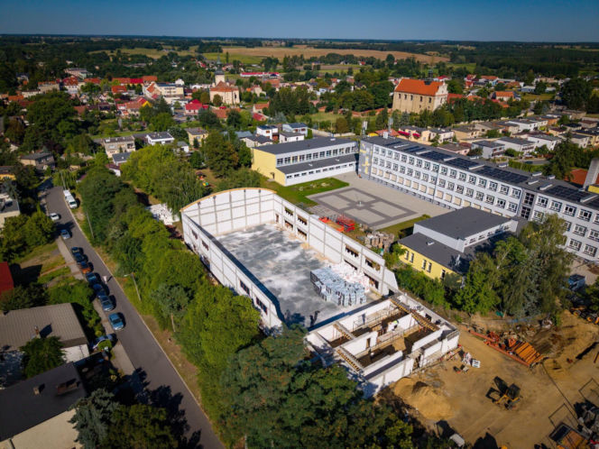 Budowa hali sportowej w Osiecznej