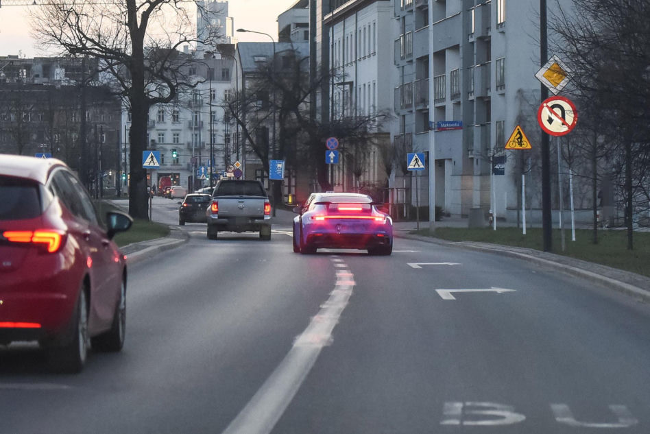 Roksana Węgiel z narzeczonym w  samochodzie
