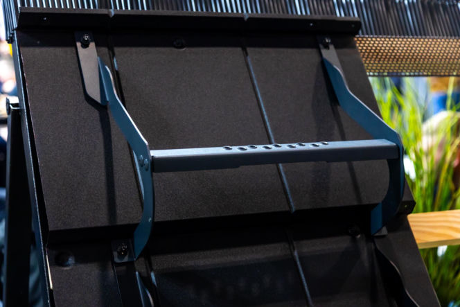 Akcesoria dachowe: bariery przeciwśnieżne, stopnie, ławy kominiarskie