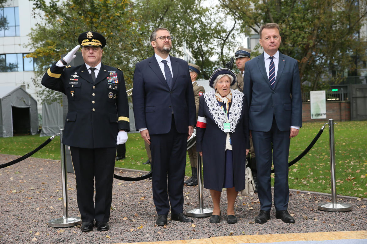 Amerykański generał z powstańcami warszawskimi. Nowy projekt Muzeum Powstania i ambasady USA