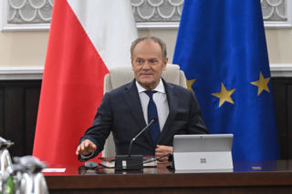 Specjalne posiedzenie rządu. Tusk tnie ceny paliw. Radykalne obniżki podatków
