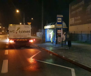 Dezynfekcja śląskich miast. Odkażane są m.in. przystanki autobusowe i tramwajowe [ZDJĘCIA, WIDEO]