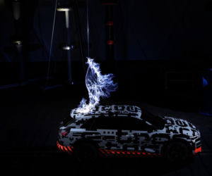 Audi e-tron w klatce Faradaya
