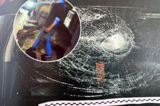 46-latek demolował samochody drewnianą belką. Chwile grozy w Warszawie