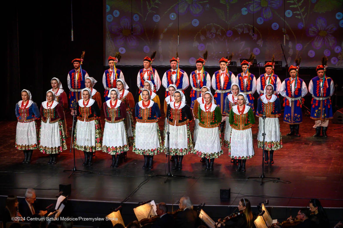Koncert wielkanocny Zespołu Pieśni i Tańca Świerczkowiacy w Centrum Sztuki Mościce