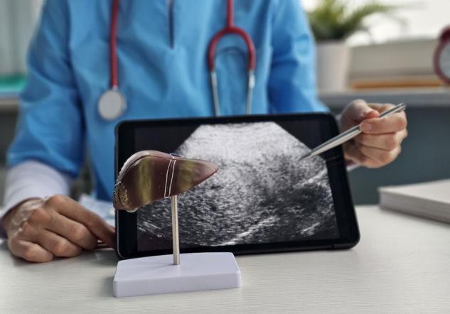 Zmiana w wątrobie w USG nie zawsze oznacza raka. Chirurg wyjaśnia, kiedy potrzebna jest pilna diagnostyka