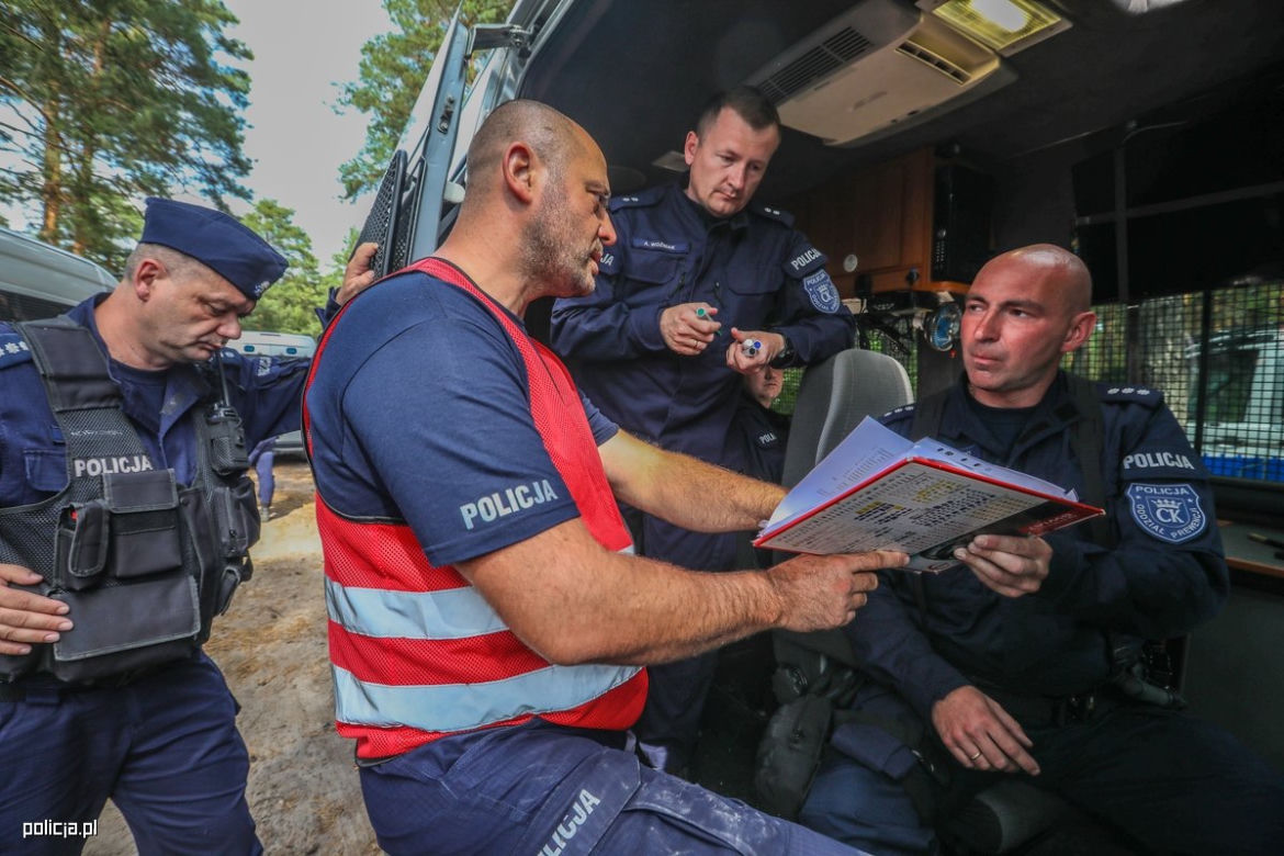 Policjanci z Rzeszowa jak z filmu Patryka Vegi. Zobaczcie zdjęcia z poligonu 