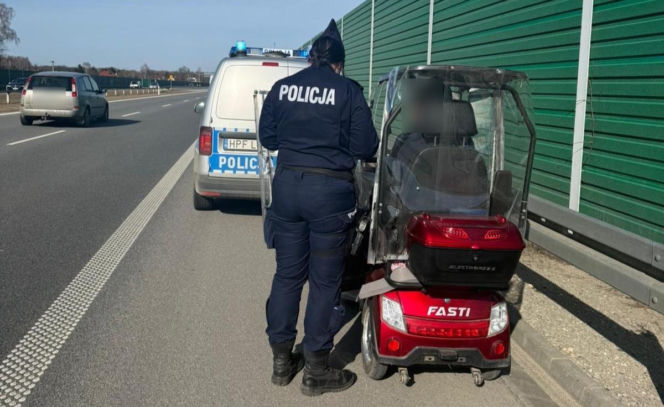 Wózkiem inwalidzkim jechał ekspresówką. „Chciał dotrzeć do domu bardziej komfortową trasą”