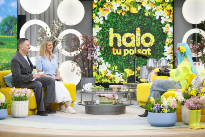 Cleo w niebieskich włosach