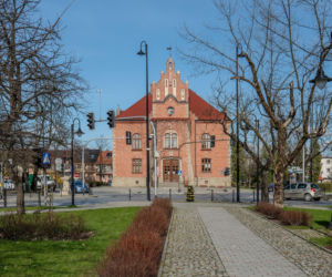 To miasto ma jeden z najpiękniejszych ratuszy w Małopolsce. Jego mieszkańcy od wieków są znani z wielkiej pobożności