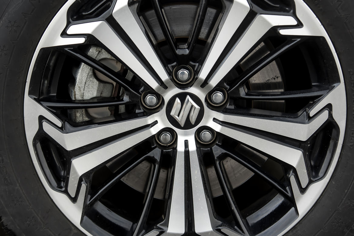 Suzuki Across Plug-in Hybrid i-AWD e-CVT Elegance