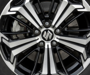 Suzuki Across Plug-in Hybrid i-AWD e-CVT Elegance