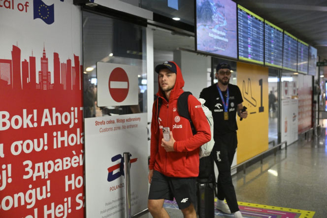 Złoci siatkarze po perypetiach wrócili do Polski