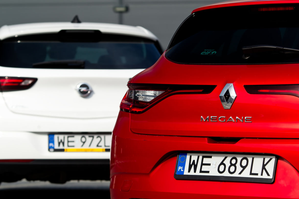 Opel Astra 1.6 CDTi Elite i Renault Megane 1.2 TCe Bose